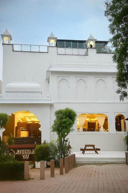 Hotel Atulyaa Taj